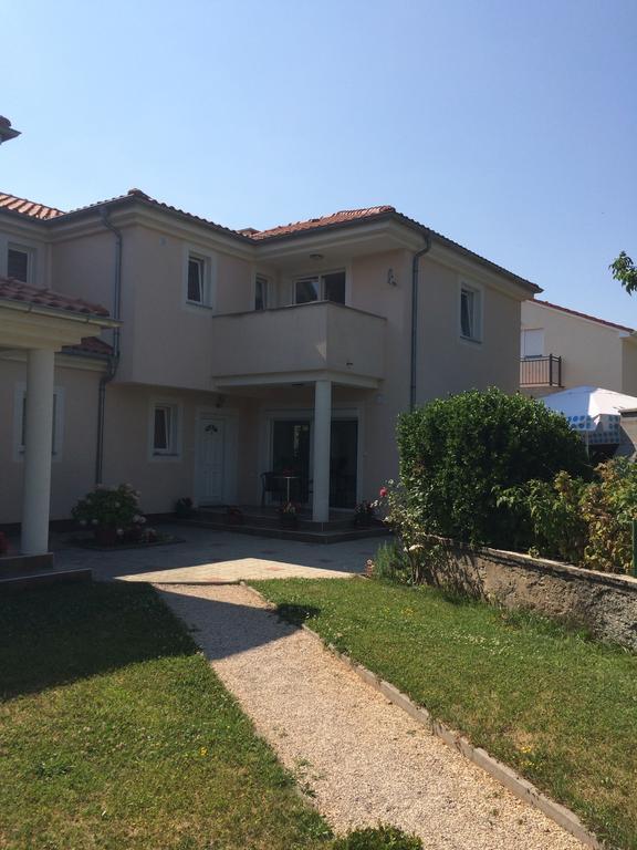 Apartment Casa Eni Drazice Екстериор снимка