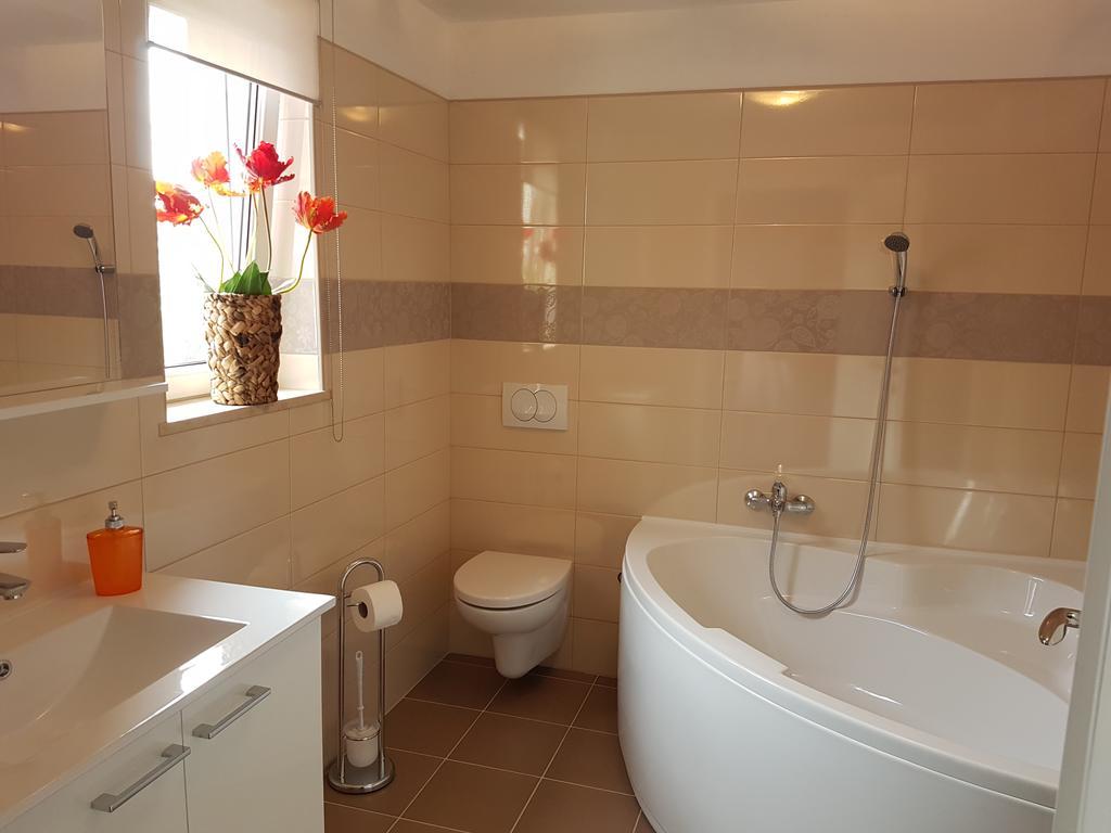 Apartment Casa Eni Drazice Екстериор снимка